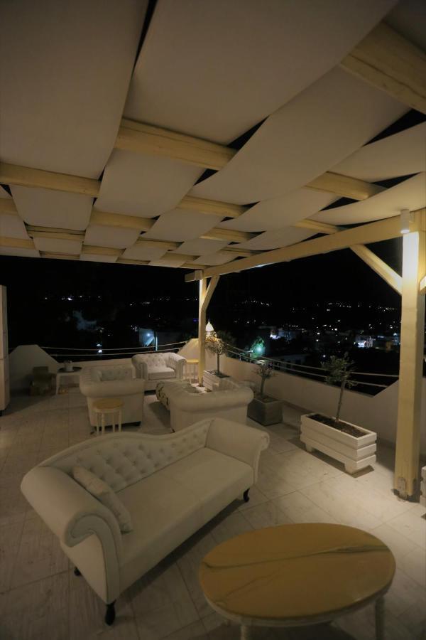 The White Suites 아다마스 외부 사진