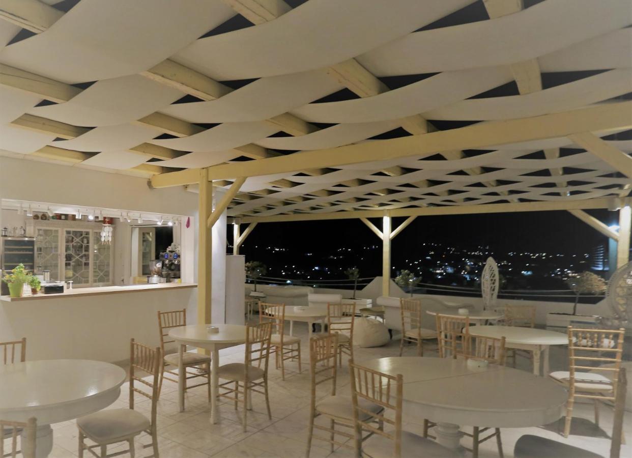 The White Suites 아다마스 외부 사진